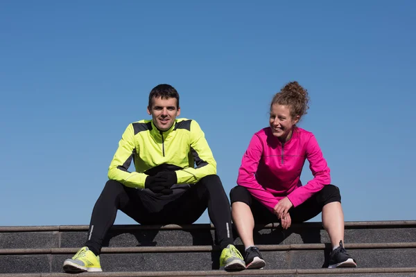 Felicitar y feliz de terminar el entrenamiento de la mañana —  Fotos de Stock