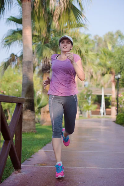 Sportieve vrouw joggen — Stockfoto