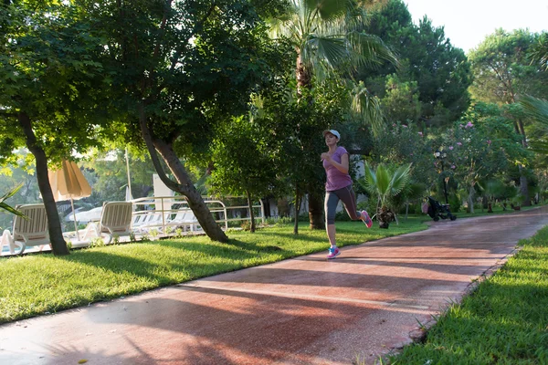 Sporty donna jogging — Foto Stock