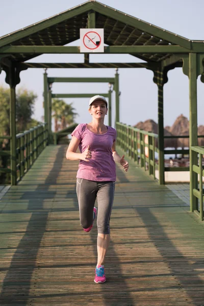 Sportowa kobieta jogging — Zdjęcie stockowe