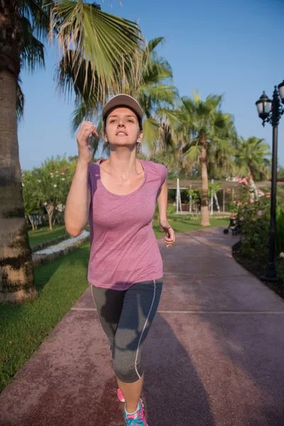 Sporty donna jogging — Foto Stock