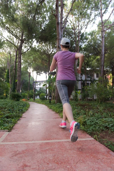 Sportowa kobieta jogging — Zdjęcie stockowe