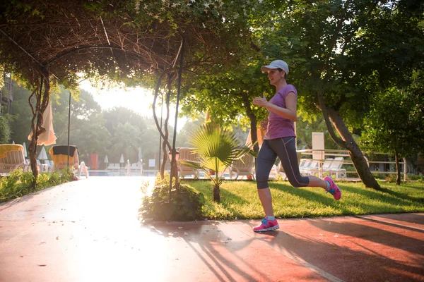 Sporty donna jogging — Foto Stock