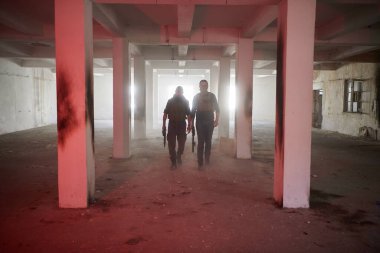 Asker ekibi şehir ortamında resim çektirdi.