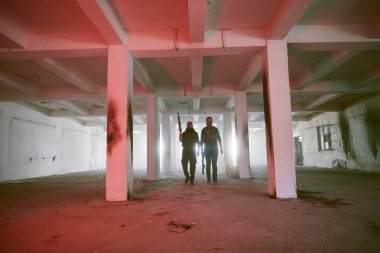 Asker ekibi şehir ortamında resim çektirdi.