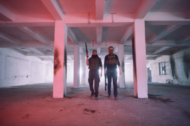 Asker ekibi şehir ortamında resim çektirdi.