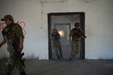 Hareketli şehir ortamında askeri birlikler