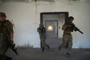 Hareketli şehir ortamında askeri birlikler