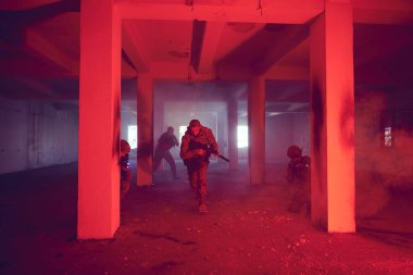 Hareketli şehir ortamında askeri birlikler