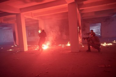 Hareketli şehir ortamında askeri birlikler