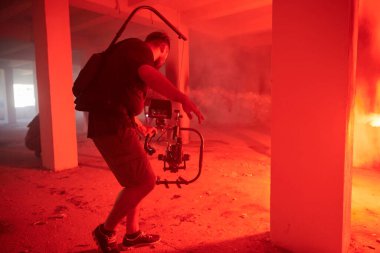 Eylemdeki Askerlerin Eylem Ortamında Çekim Yapan Videograf