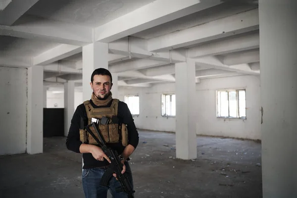 Retrato de soldado agente especial con ropa casual — Foto de Stock