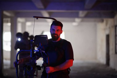 Eylemdeki Askerlerin Eylem Ortamında Çekim Yapan Videograf