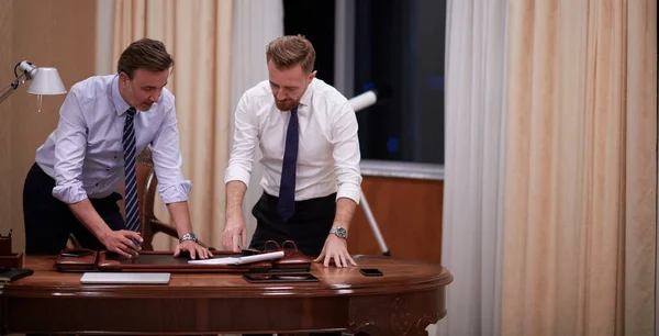 Corporate Business Team Als Politici Het Bespreken Plannen Van Nieuwe — Stockfoto