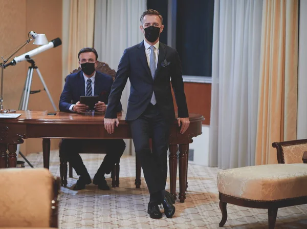 Corporate Business Team Indossa Crona Virus Maschera Protezione Mantenere Distanza — Foto Stock