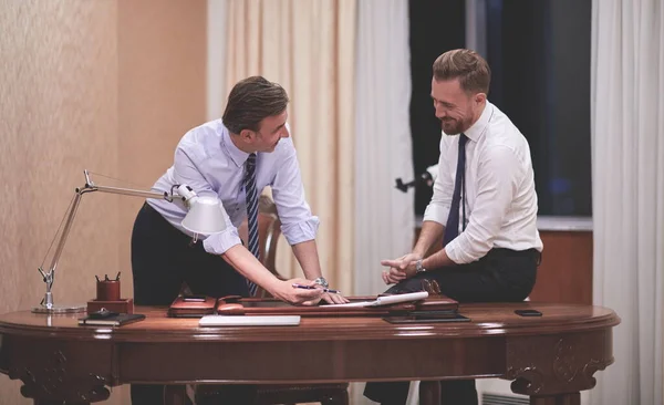 Corporate Business Team Som Politiker Möte Diskuterar Och Planerar Strategi — Stockfoto