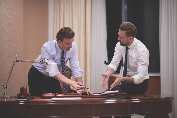 Corporate Business Team Som Politiker Möte Diskuterar Och Planerar Strategi — Stockfoto