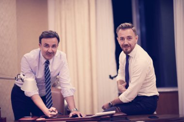 Şirket iş ekibi toplantıda.