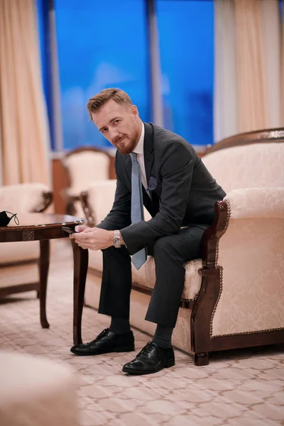 Corporate business man portrait at luxury office — Stock Photo, Image