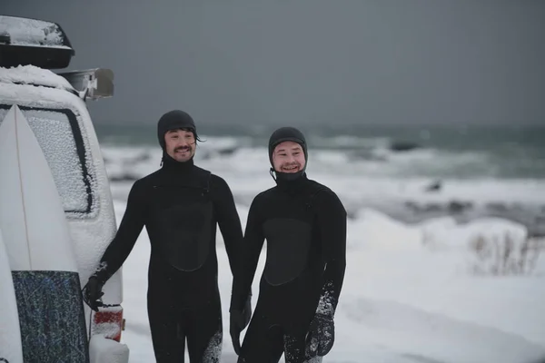 Authentic Local Arctic Surfers Wetsuit Після Серфінгу Норвезькому Морі Мінівені — стокове фото