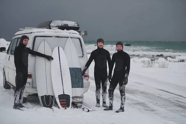 Autênticos Surfistas Locais Ártico Fato Mergulho Depois Surfar Mar Norueguês — Fotografia de Stock