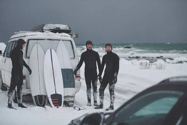 Authentic Local Arctic Surfers Wetsuit Після Серфінгу Норвезькому Морі Мінівені — стокове фото