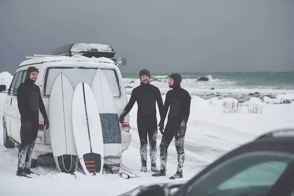 Auténticos Surfistas Locales Del Ártico Traje Neopreno Después Surfear Mar — Foto de Stock