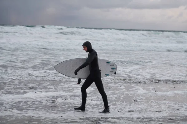 Authentic Local Arctic Surfer Going Beach Surfing Northern Sea Norwegian — Stock Photo, Image