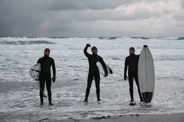 Autênticos Surfistas Locais Ártico Que Passam Pela Praia Nevada Depois — Fotografia de Stock