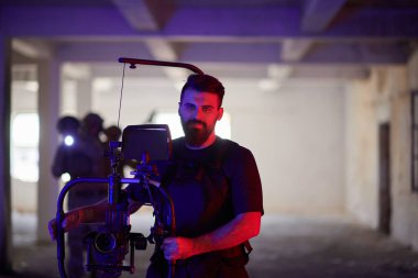 Eylemdeki Askerlerin Eylem Ortamında Çekim Yapan Videograf