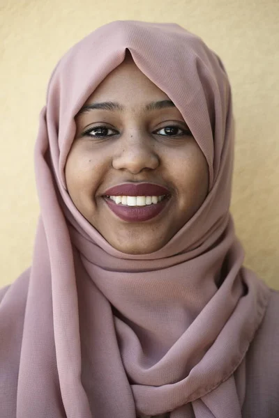 Potret wanita bisnis muslim african — Stok Foto