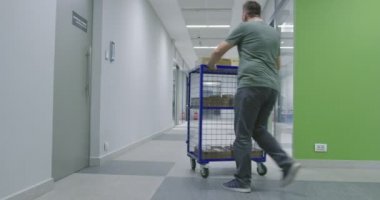 Banka, banka veya banka para koruma ve ulaşım konseptinde para taşımacılığı