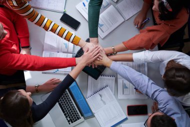 Projeyi başarıyla bitiren öğrenciler