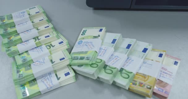 各种钞票中的欧元现金堆积物 — 图库视频影像