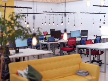 boş modern startup ofis içi 