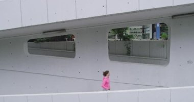 Kentsel çevrede sağlıklı yaşam tarzı ve sportif kadın