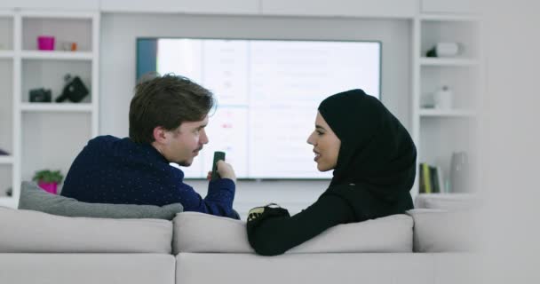 Muslim couple watching TV during ramadan — Stock Video