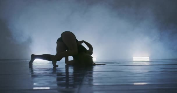 舞蹈练习课上的当代舞蹈演员 — 图库视频影像