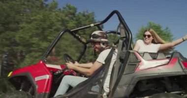 Doğada off-road arabasıyla eğlenirken kaza.