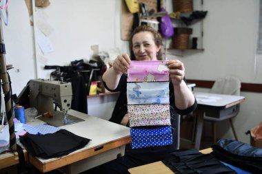 Koruyucu Moda Tıbbi Yüz Maskesi Ev Yapımı Üretimi