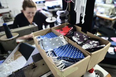 Koruyucu Moda Tıbbi Yüz Maskesi Ev Yapımı Üretimi