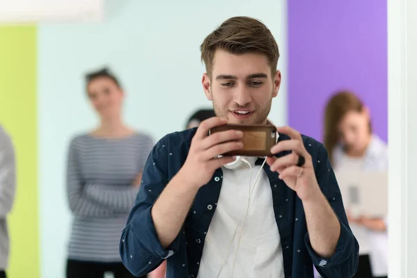 Der Typ Mit Dem Schönen Lächeln Blauen Attraktiven Hemd Ich — Stockfoto