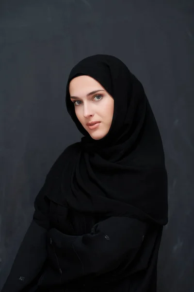 Modern Young Muslim Woman Black Abaya Arab Girl Wearing Traditional — Stock Photo, Image