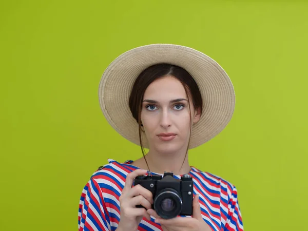 Retrato Bela Fotógrafa Perto Diz Queijo Jovem Mulher Sorridente Segurando — Fotografia de Stock