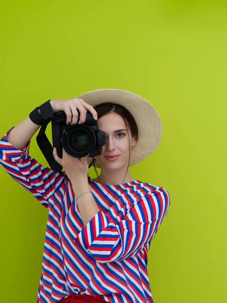 Retrato Bela Fotógrafa Atirando Perto Diz Queijo Jovem Mulher Sorridente — Fotografia de Stock