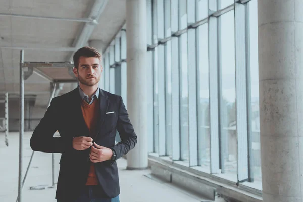 Affärsman Entreprenör Övervakar Byggarbetsplatsen För Start Office Projektet — Stockfoto