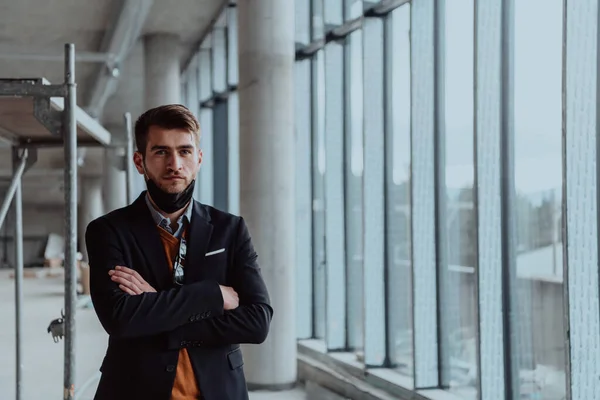 Een Succesvolle Ondernemer Een Pak Houdt Toezicht Bouw Van Het — Stockfoto