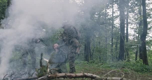Lutte contre le terrorisme, action millitaire en forêt — Video