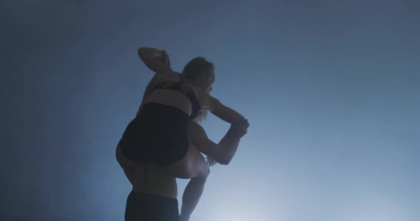 Giovani Che Eseguono Eleganti Coreografie Danza Ballerini Arte Contemporanea Che — Video Stock