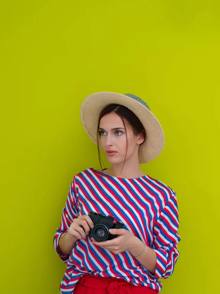 Retrato Una Hermosa Fotógrafa Cerca Queso Joven Mujer Sonriente Sosteniendo —  Fotos de Stock